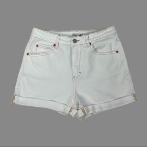 White high waisted denim shorts with phenomenal contrasting thread. Festival